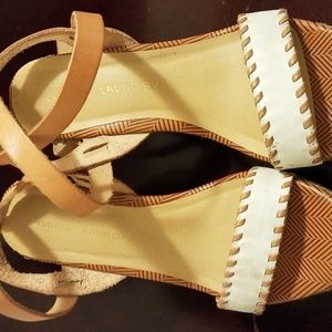 Chinese Laundry Strappy wedged sandals